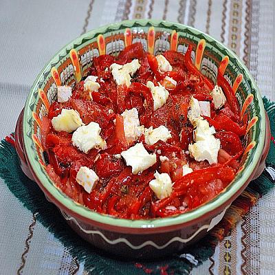 Брынза запеченная с овощами