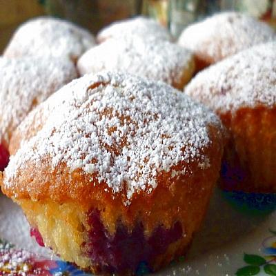 Капкейки: мини-кексики с вишнёвой начинкой